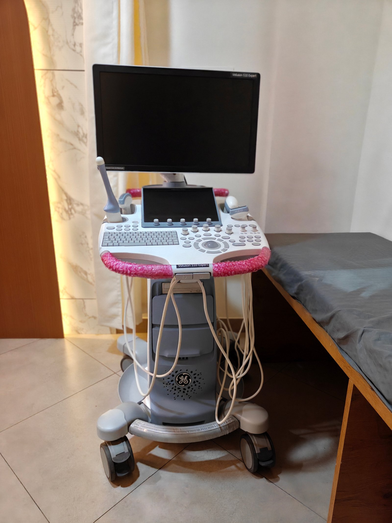Excellent GE Healthcare Voluson S10 Expert (2024) image 6
