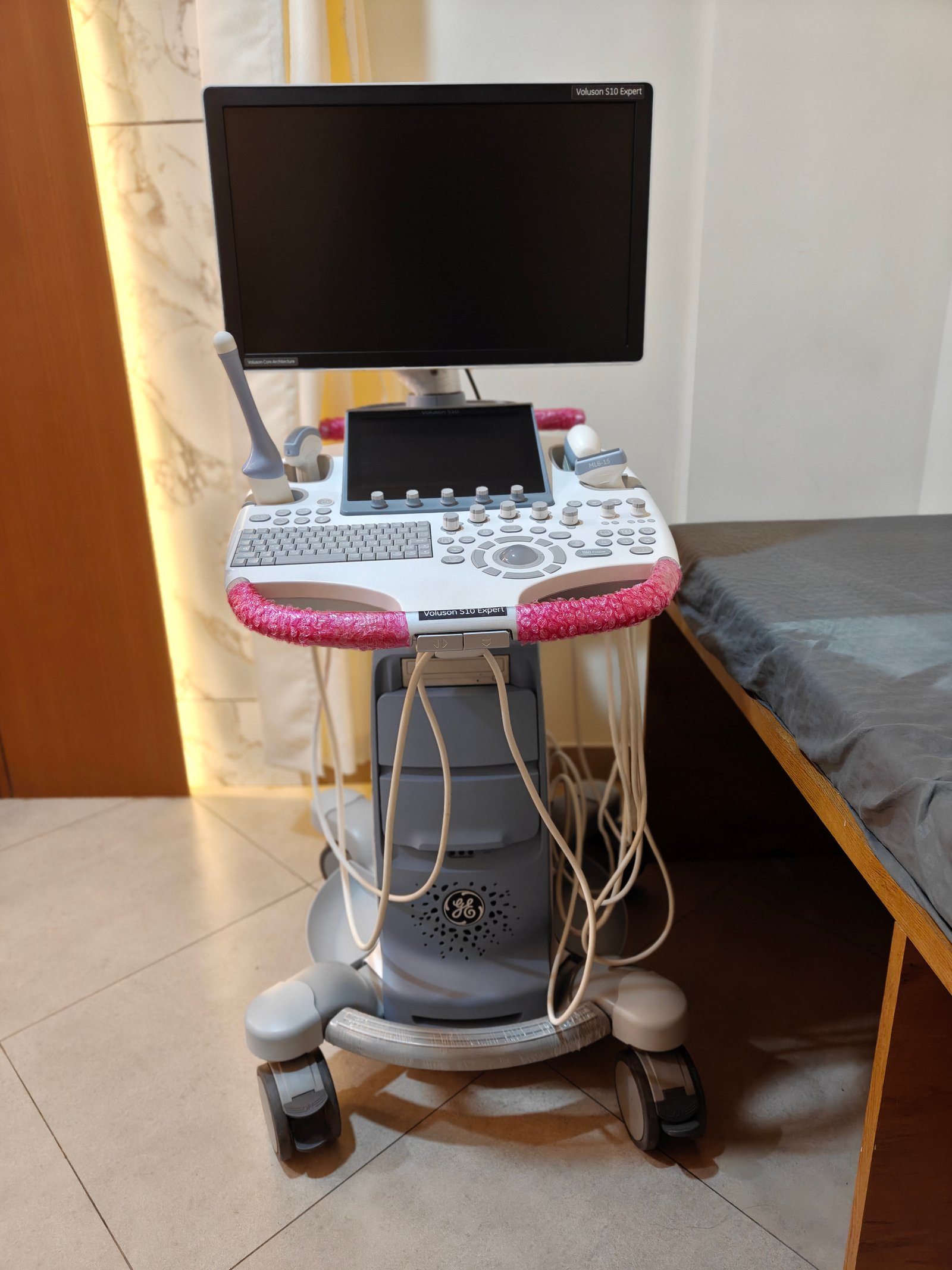 Excellent GE Healthcare Voluson S10 Expert (2024) image 7